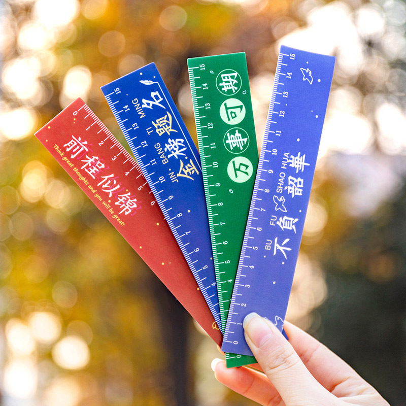 名前とテキストの定規 10 個