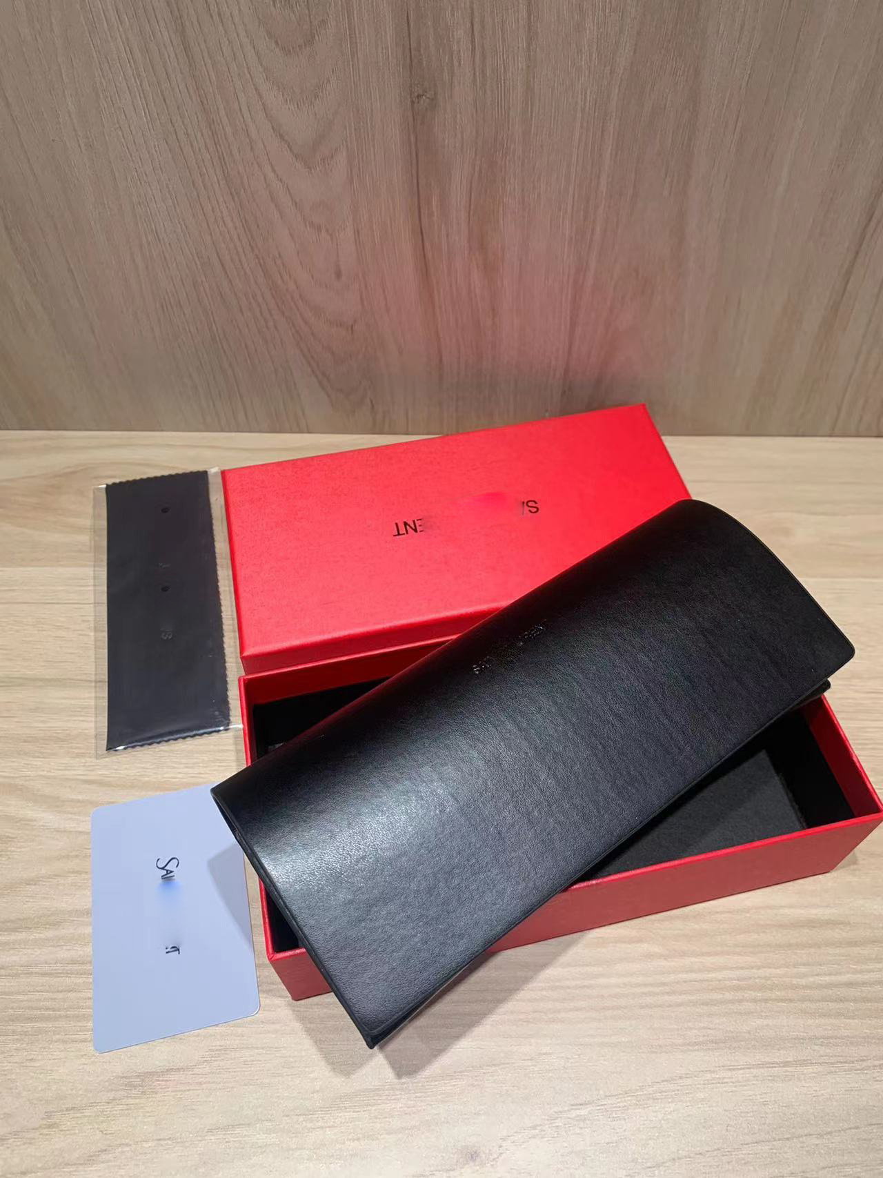 YSL レッドハイバージョンスーツ