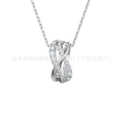 千鳥状のホワイトゴールドネックレス