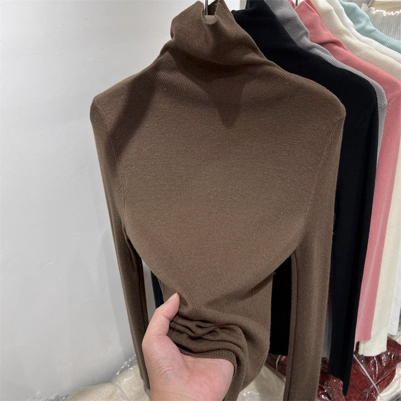 ダークブラウン