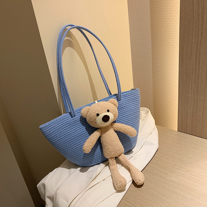 スカイブルー