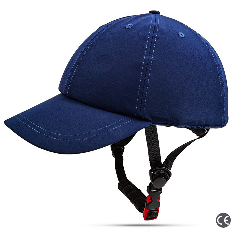 ダークブルーのひさし付きキャップ