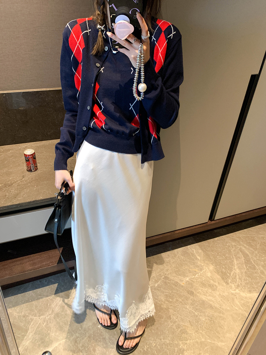 オフホワイト