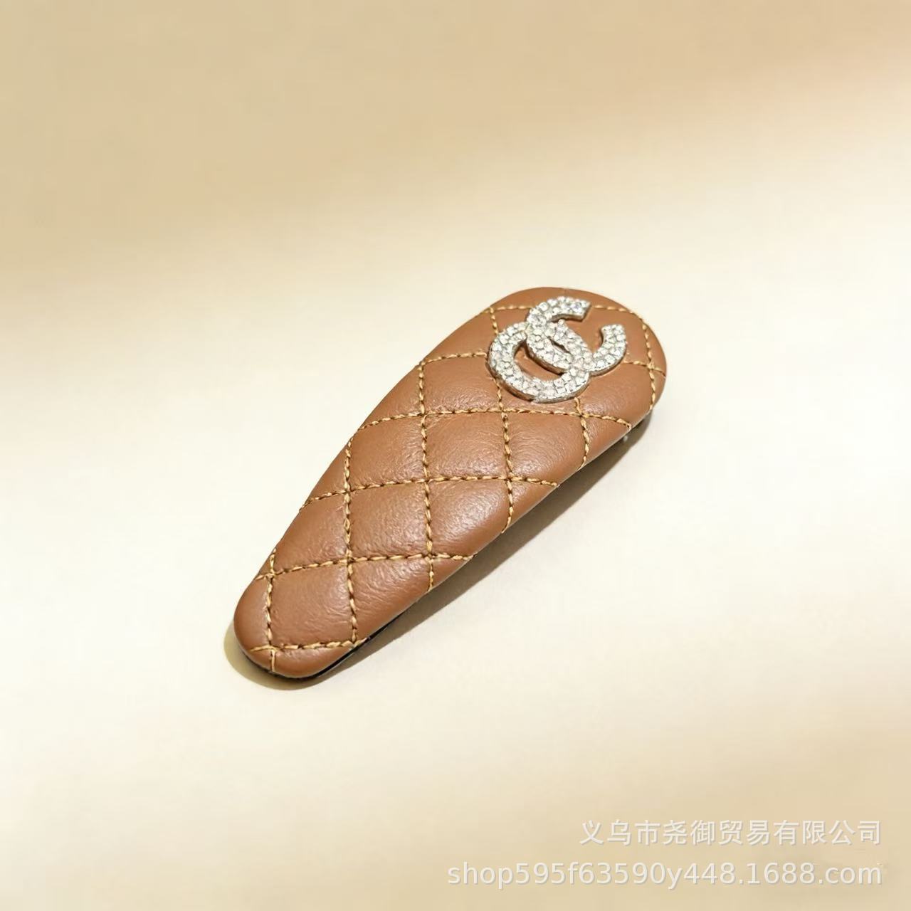 ウォータードロップクリップレター フラッシュダイヤモンドC コーヒー色