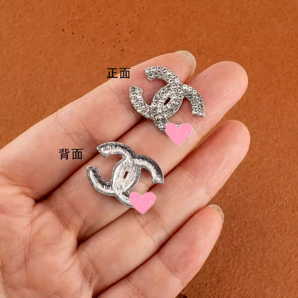 中二列ホワイトダイヤモンド 2.3×1.6cm（1個）
