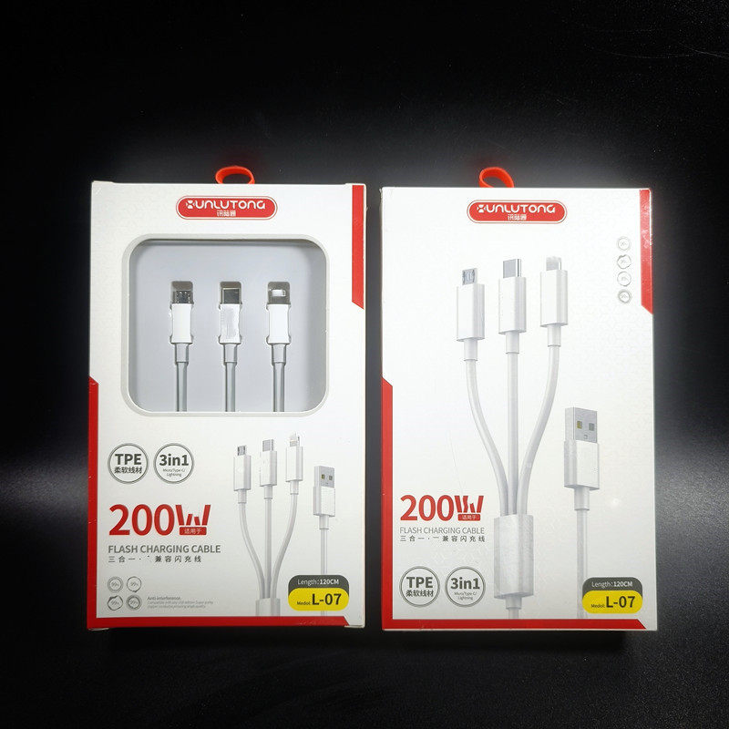 通信L-07が3フラッシュ充電線を引っ張る