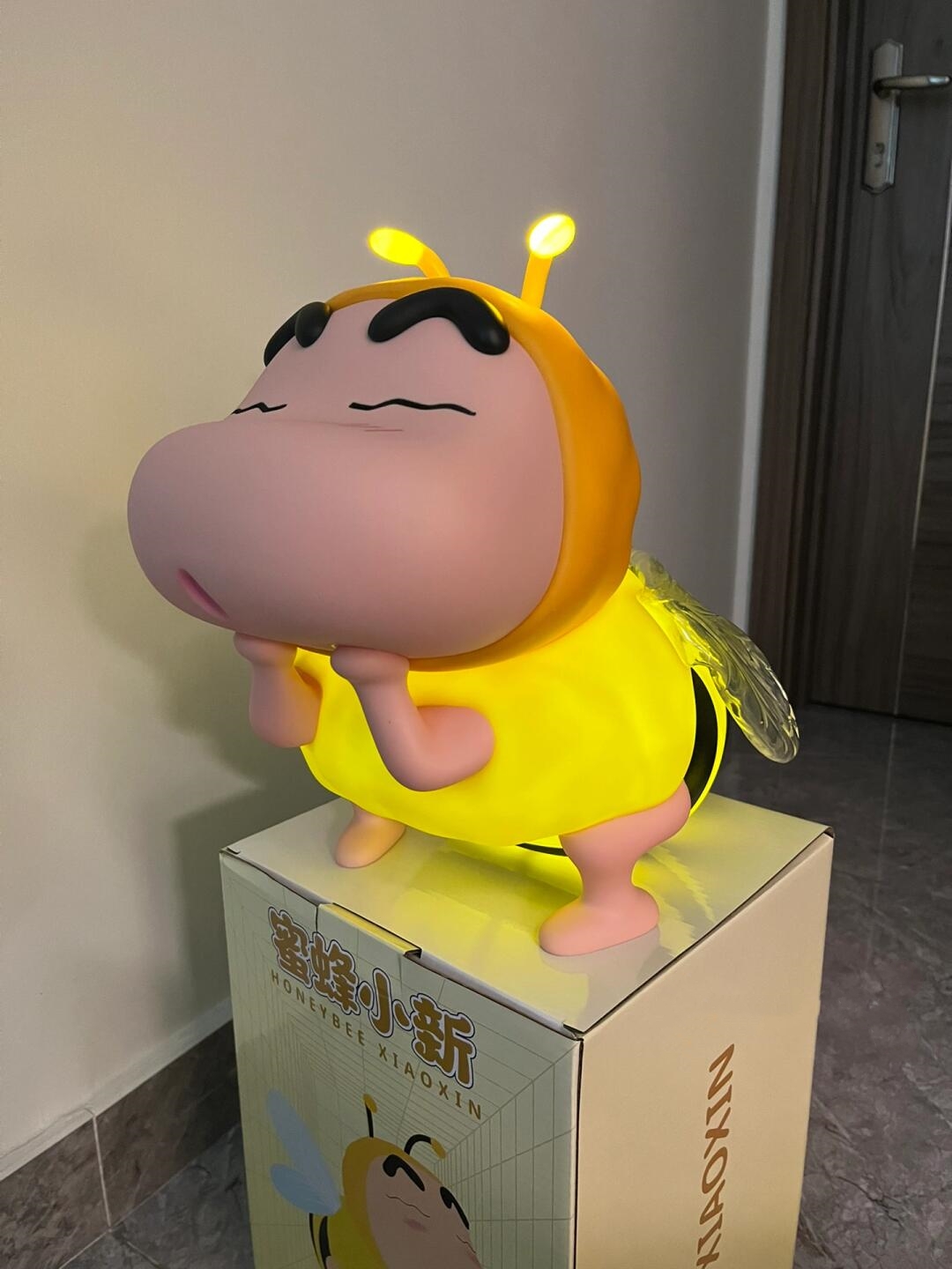 Lサイズ 33cm - Bee Xiaoxin (充電式モデル) + カラーボックス付き [触手 + お腹の光]