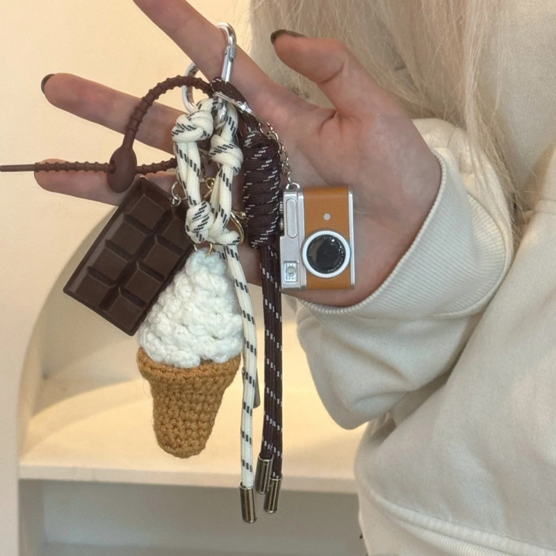 かぎ針編みアイスクリームブラウンカメラMスタイルペンダント