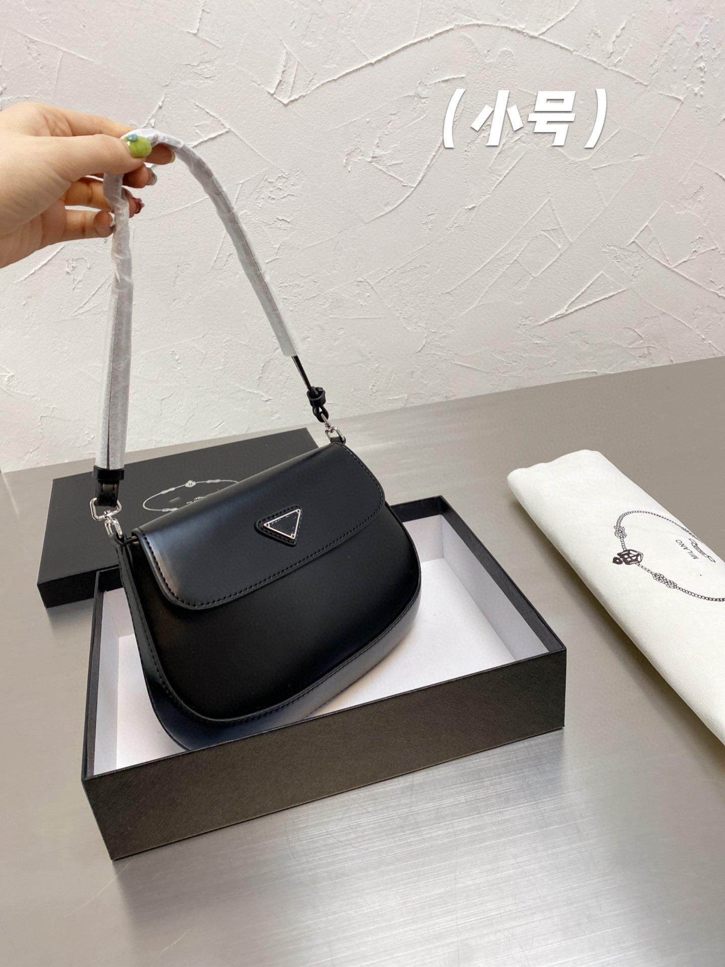 フリップカバー黒