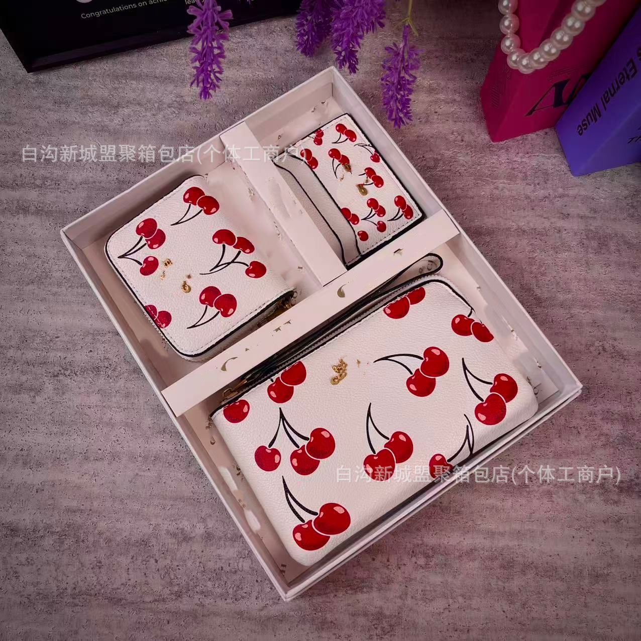 チェリーホワイト