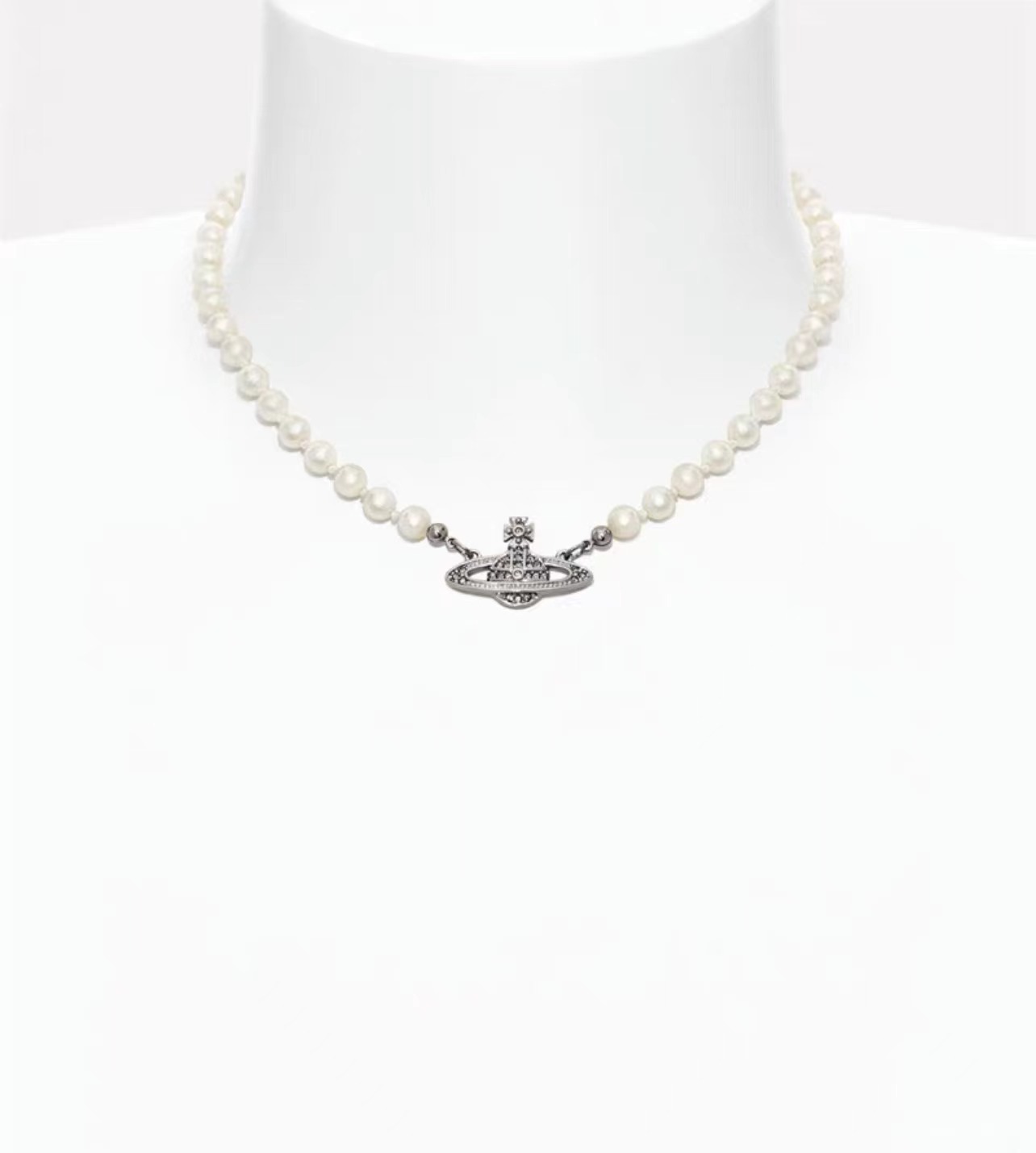 01銀色の土星真珠のネックレス