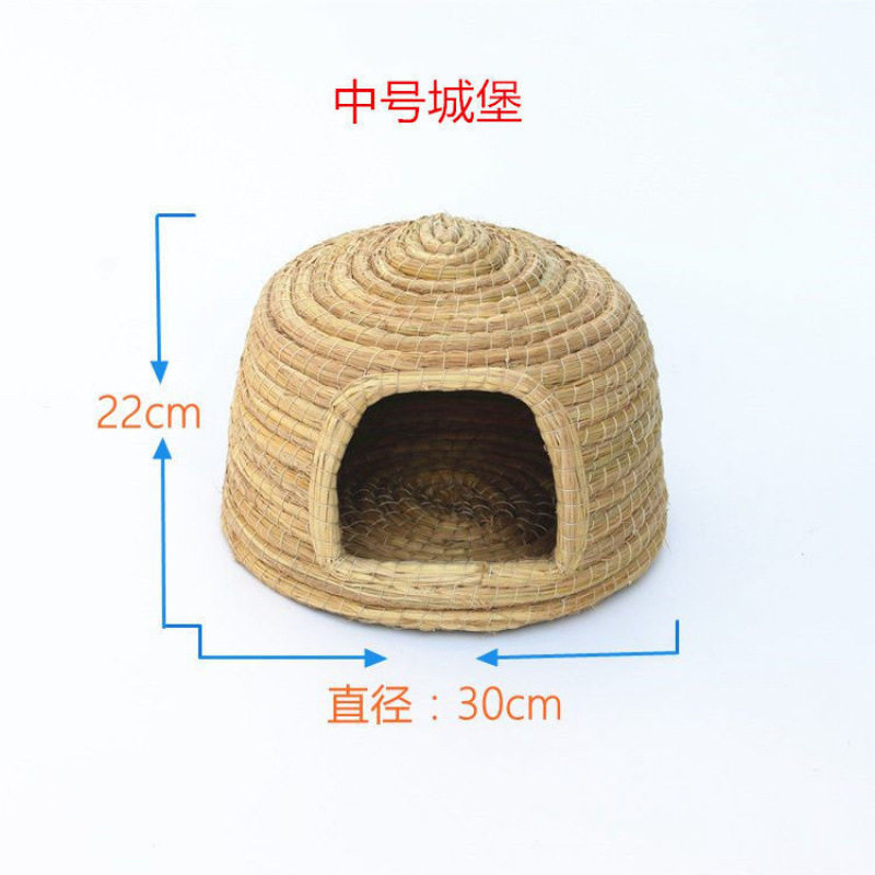 中型の城茅葺き小屋