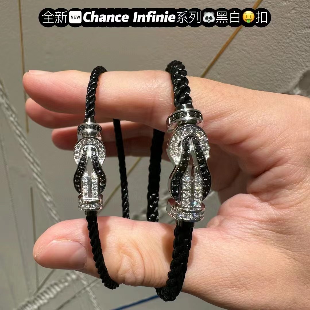 ラージフィギュアバックル プラチナパンダ ブラックロープ