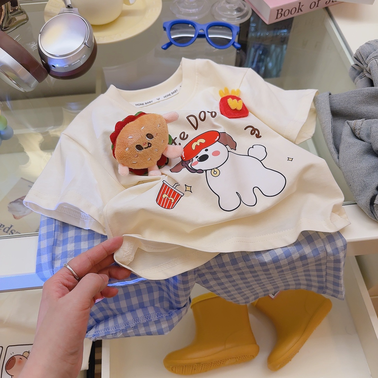 Tシャツ立体人形-ハンバーガー子犬ベージュ色