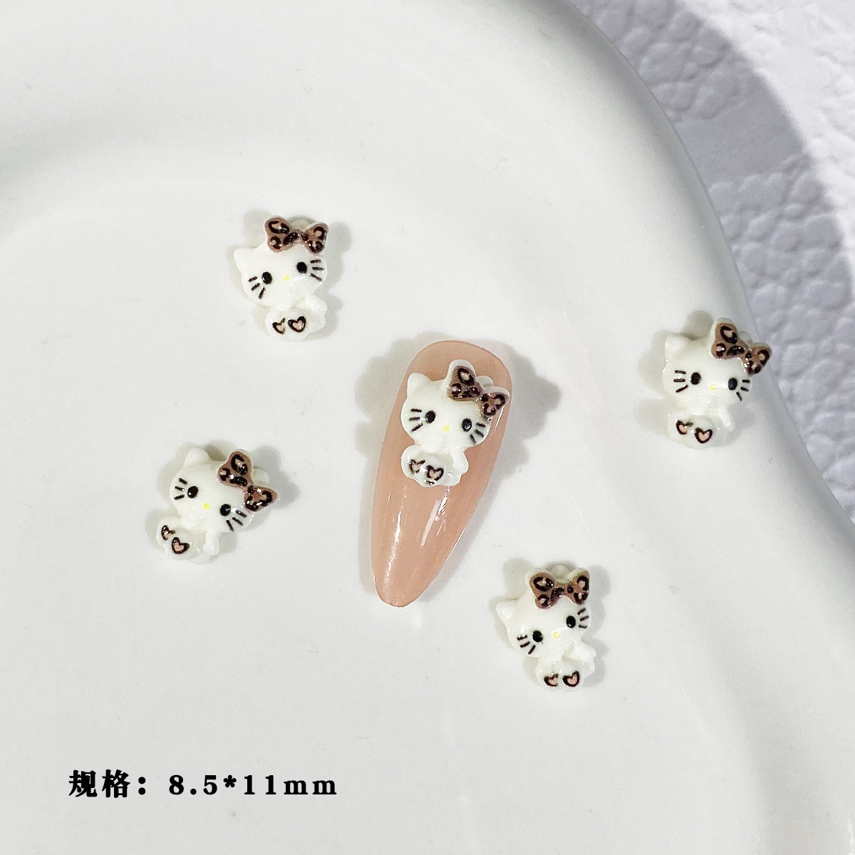 ヒョウ柄-愛の子猫-約8.5×11mm
