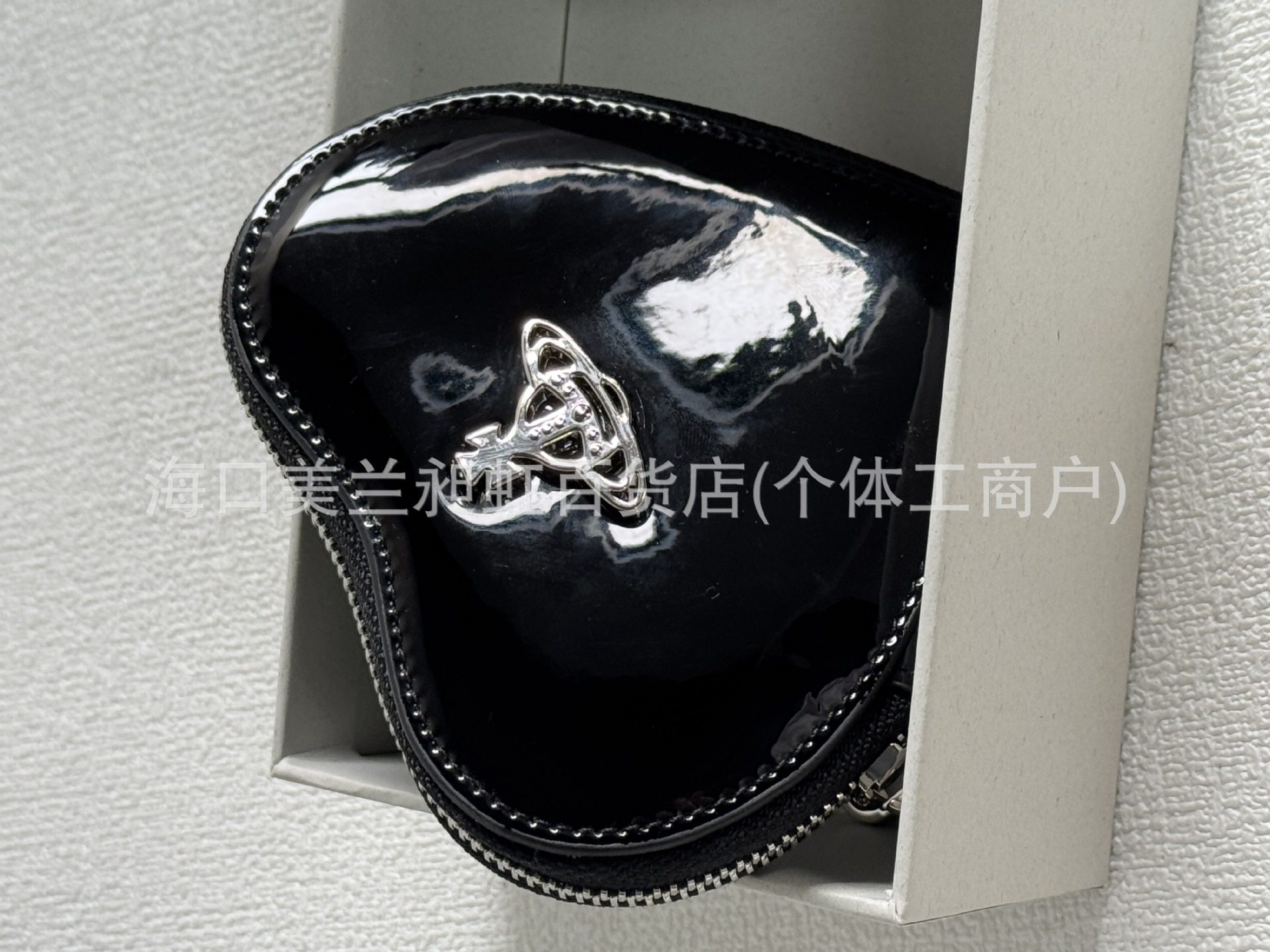 パテントレザー ブラック ハート型キーバッグ