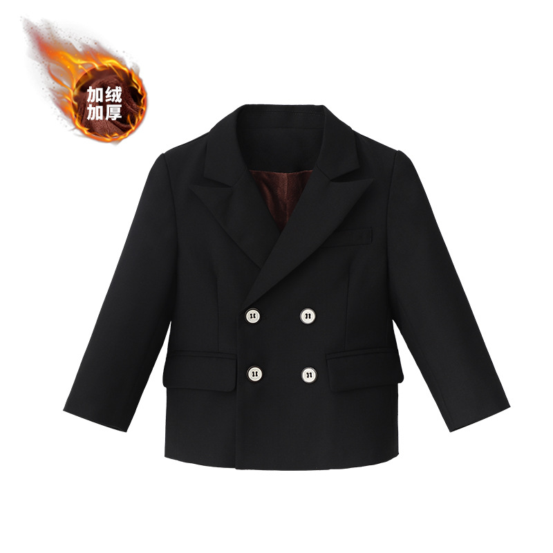 ベルベットの黒いシングルコート