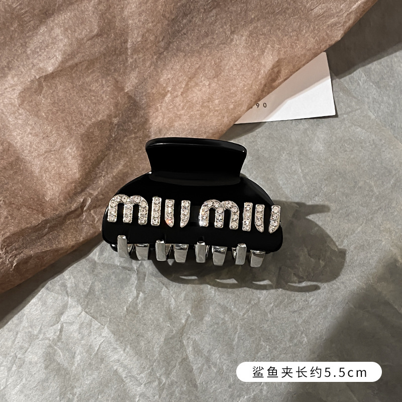 黒いサメクリップ