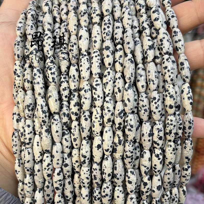 天然斑点のある石