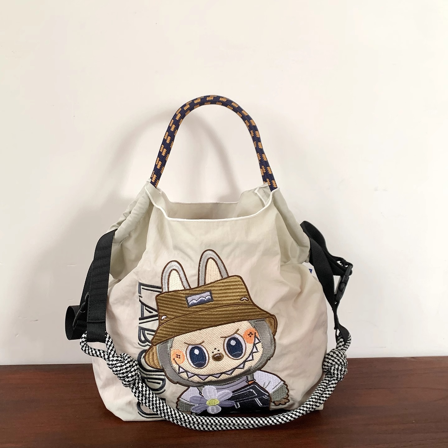 ライトグレー・ゴマ豆