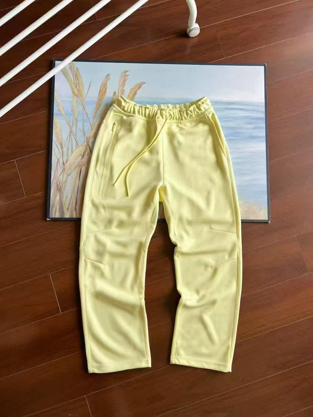 スウェットパンツ 黄色