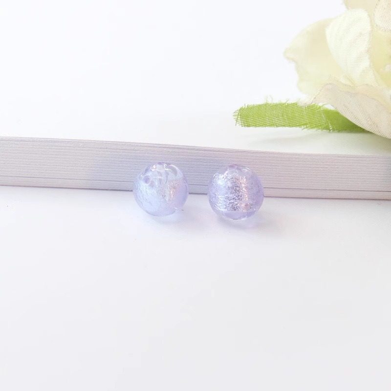 ライトパープルのダブルホールシルバーフォイルエッセンシャルオイルビーズ