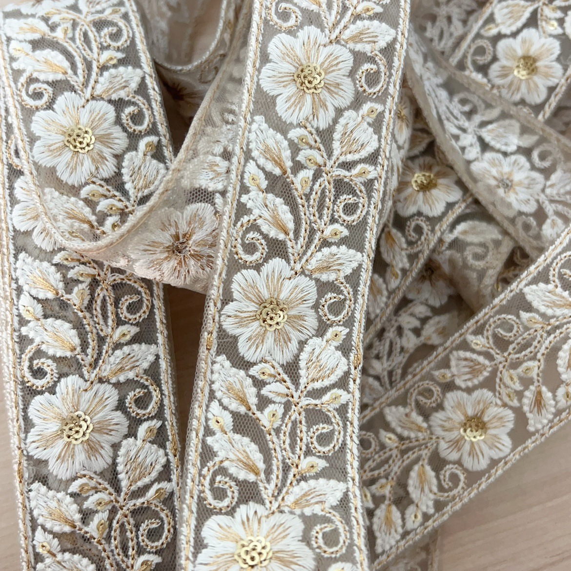 ライトブラウンのベース、長さ0.5メートル