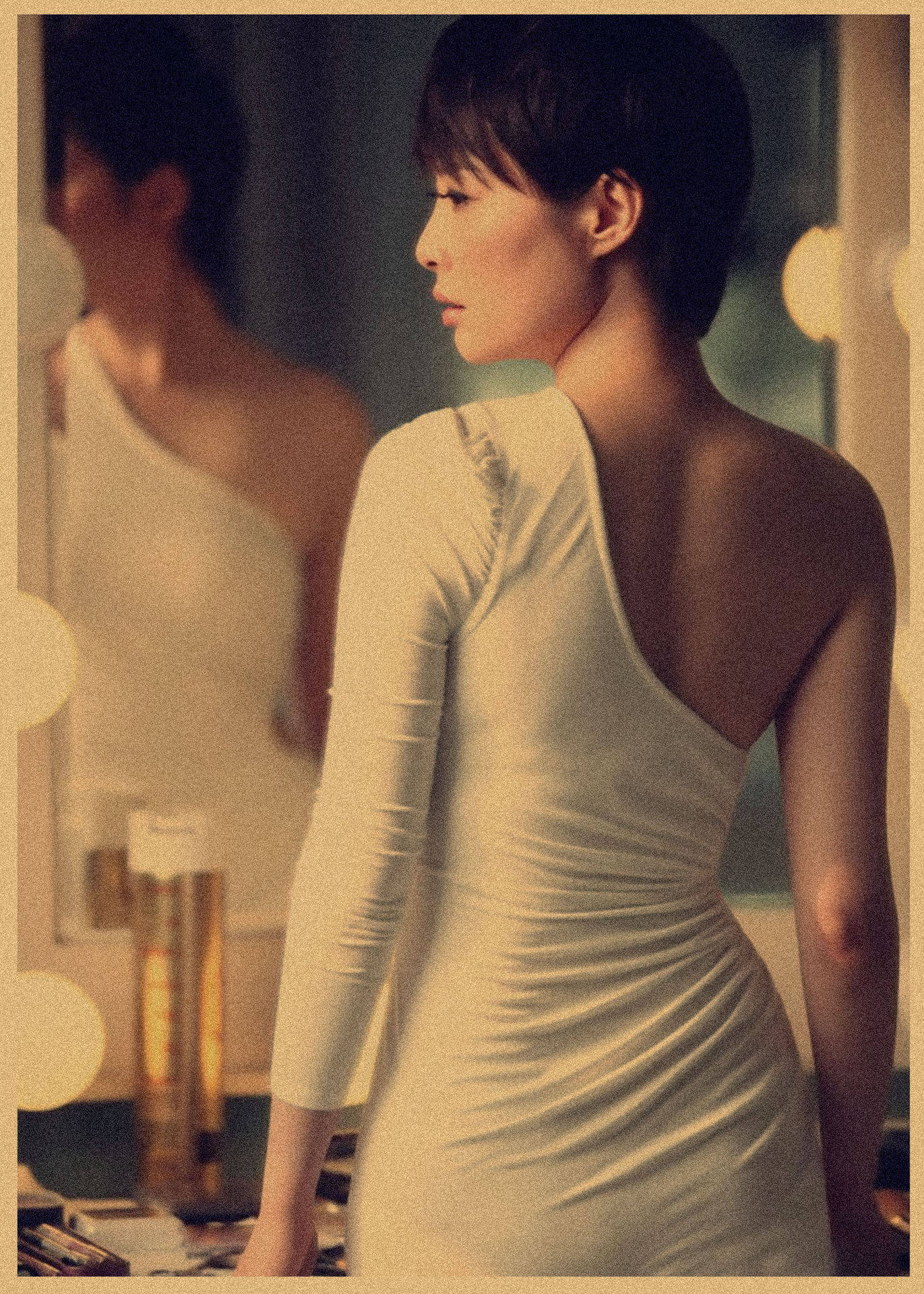 濃い紫色の袁立