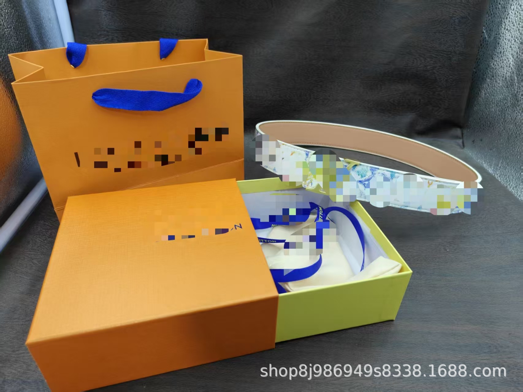 ホワイトグラフィティゴールドバックル