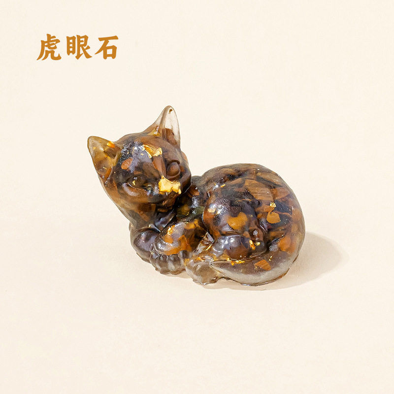 横たわる猫虎目石