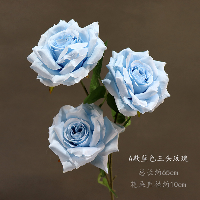 A項の青い3頭のバラ