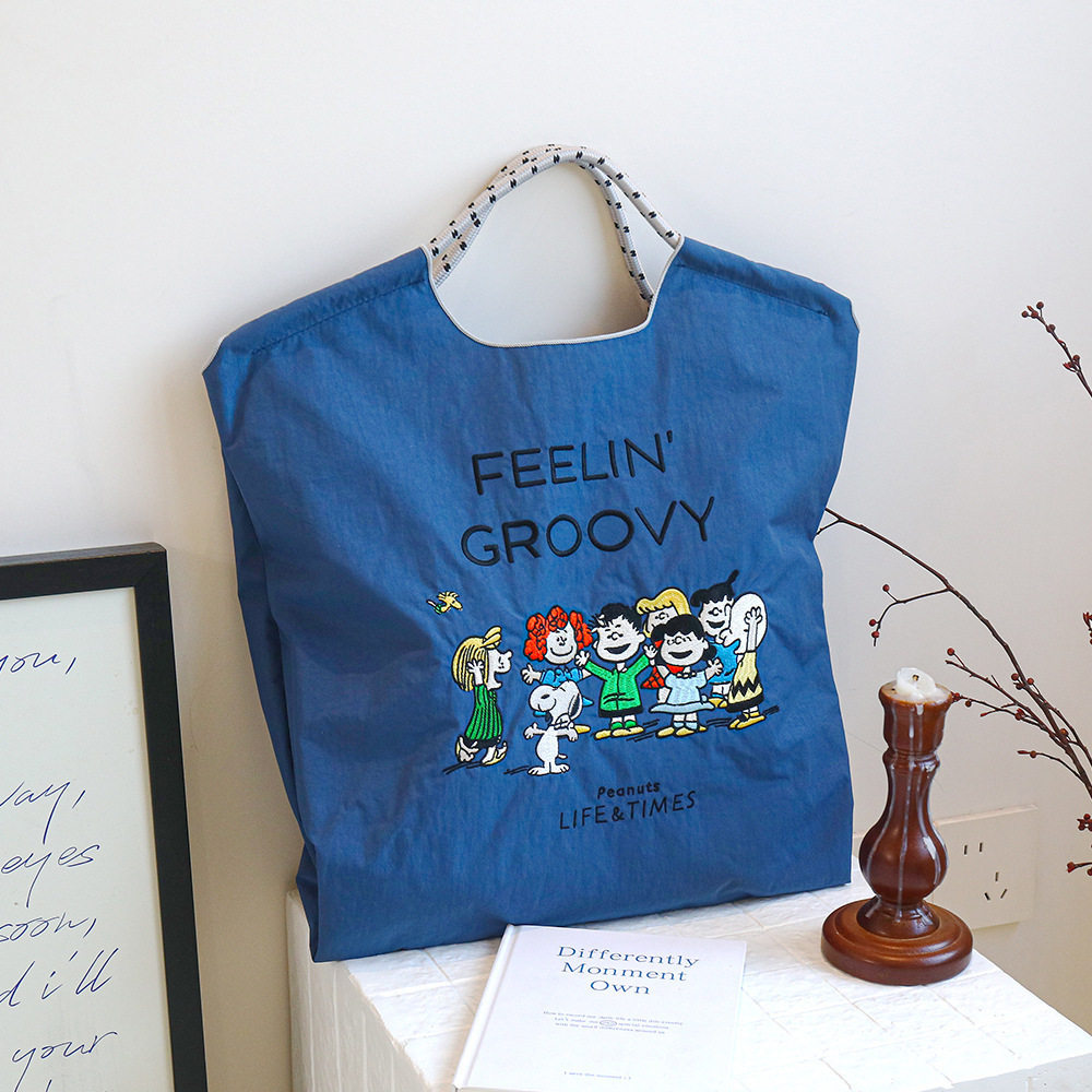 ネイビーブルー・スヌーピーの仲間たち