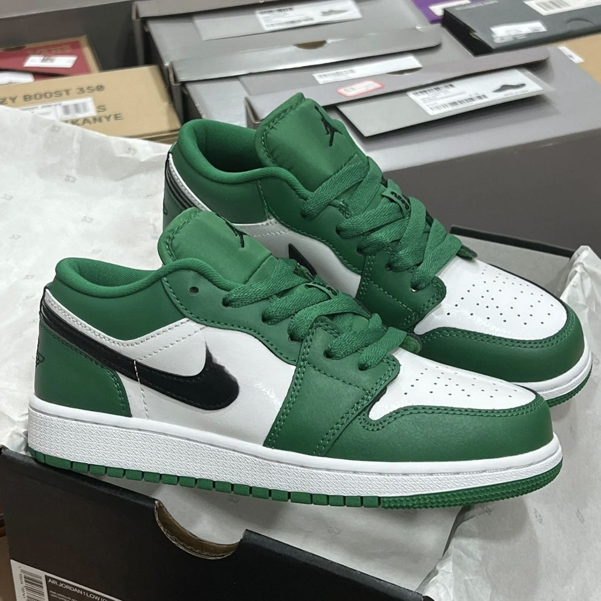 AJ ロートップ ホワイトとグリーン