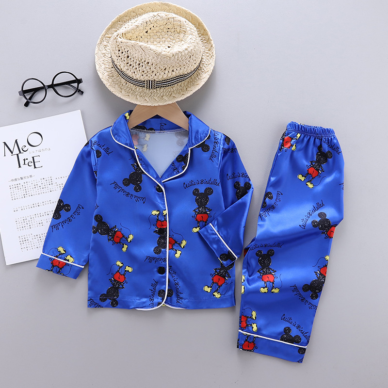 赤黒青の小さなネズミ