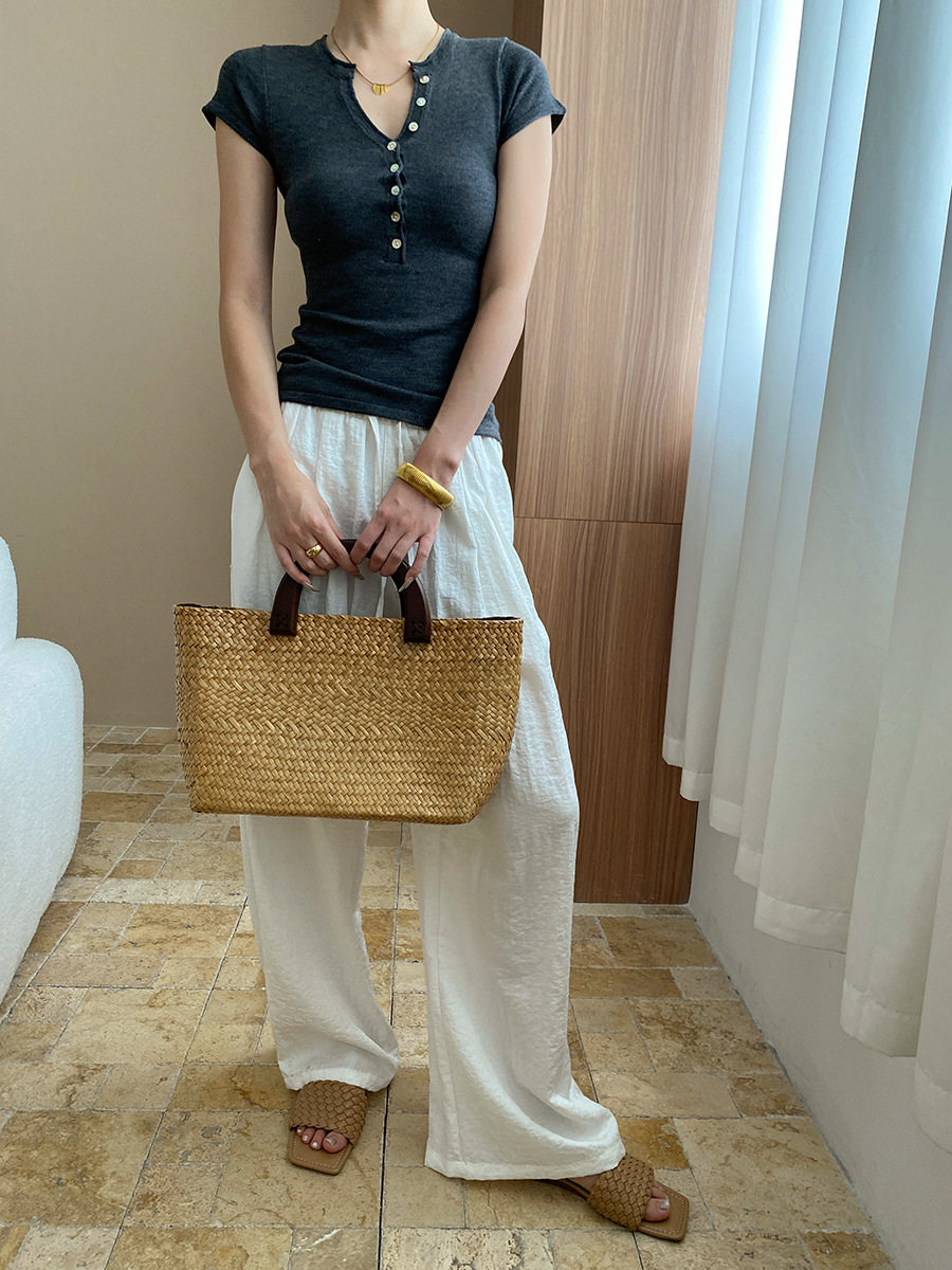 カーボングレー