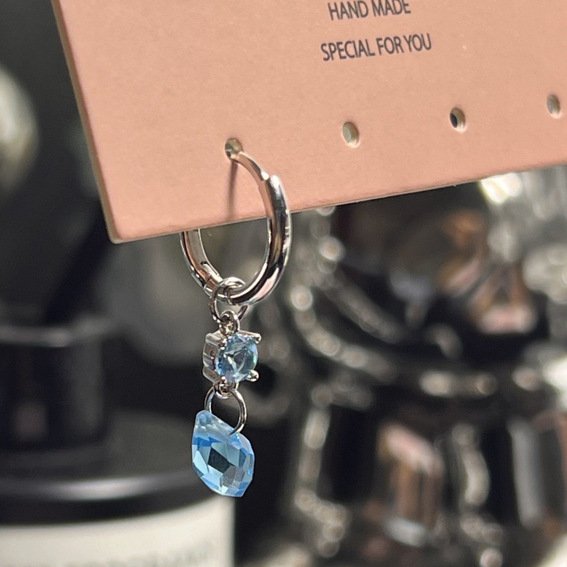 703 ブルーウォータードロップピアス（シングル）