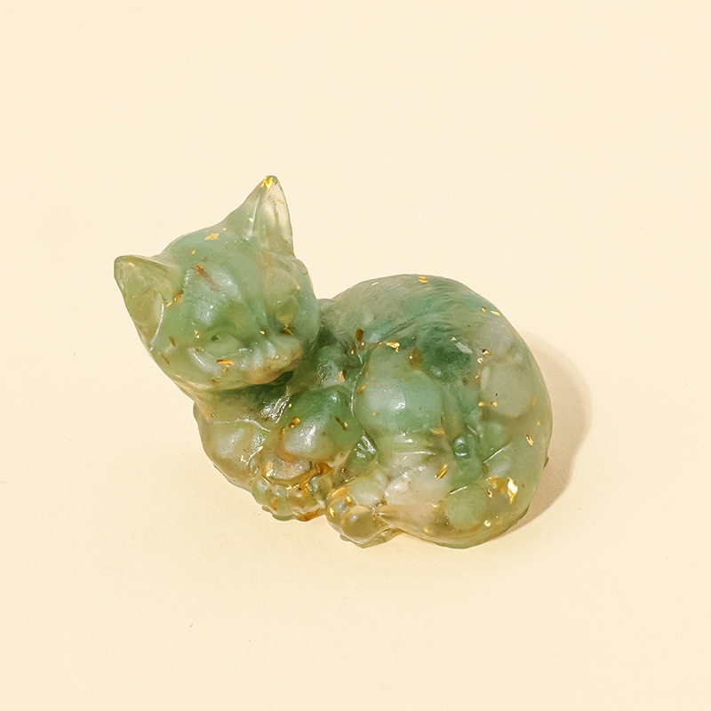 横たわる猫-アベンチュリン