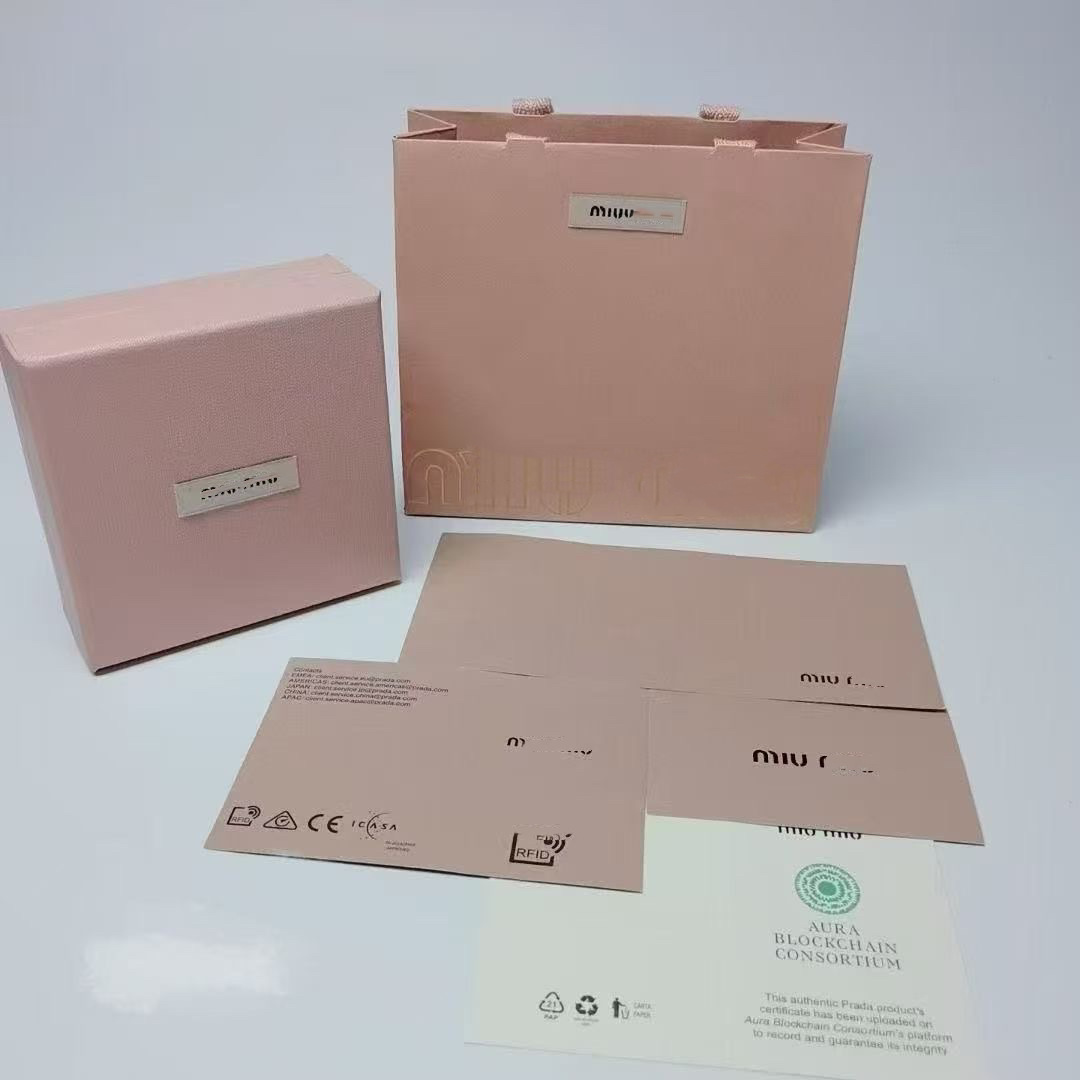 新しいミュウミュウの梱包箱、完全な梱包