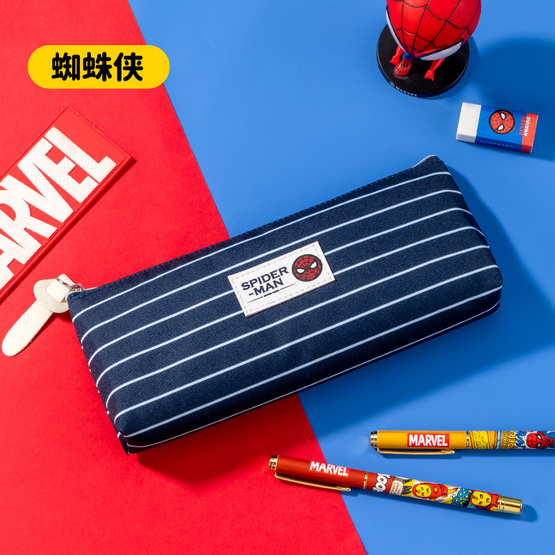 ネイビーブルーのスパイダーマン
