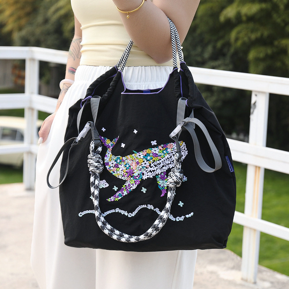 黒い花のクジラ