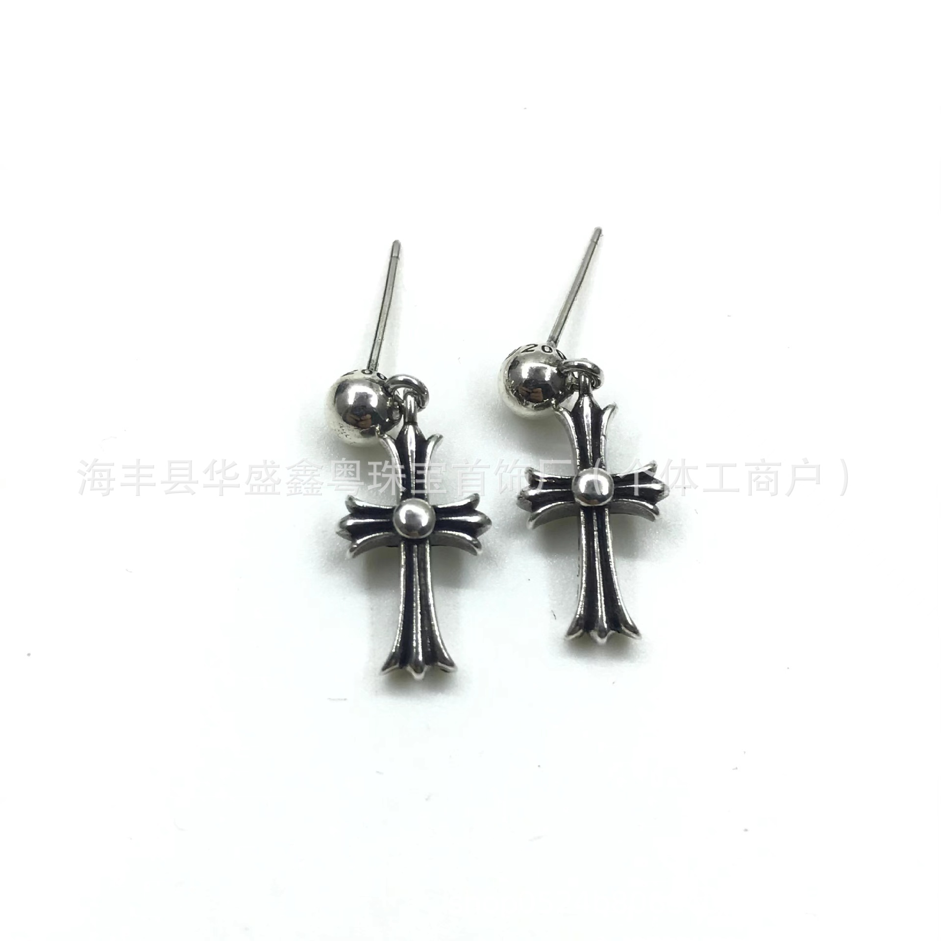 ボールクロスピアス