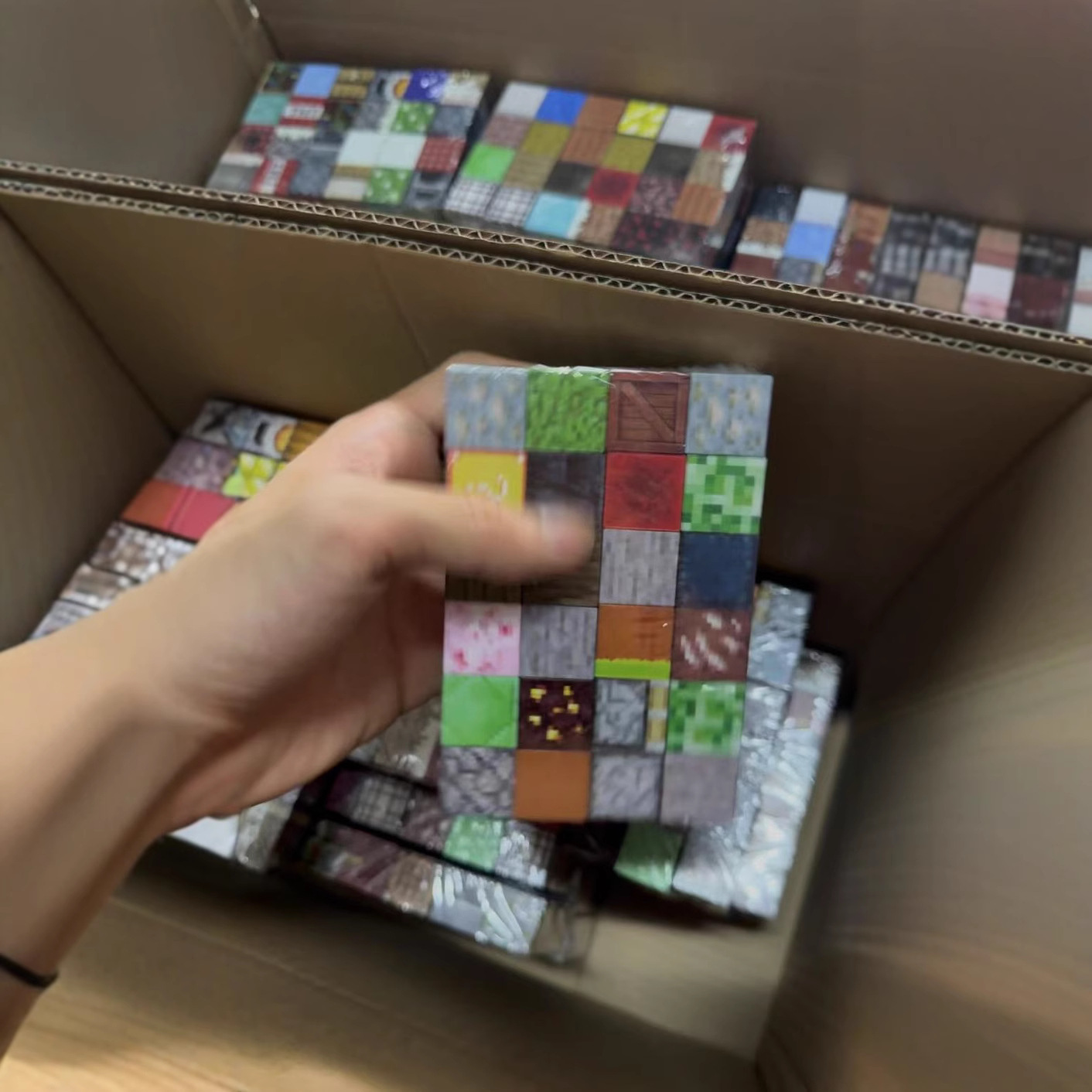 1パック24個入り(1箱1200個入り、24回分)