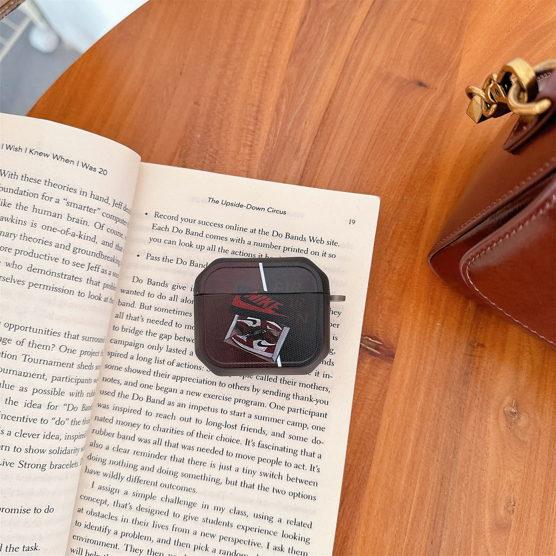 図 13 に示すように (スプリング バックル付き)