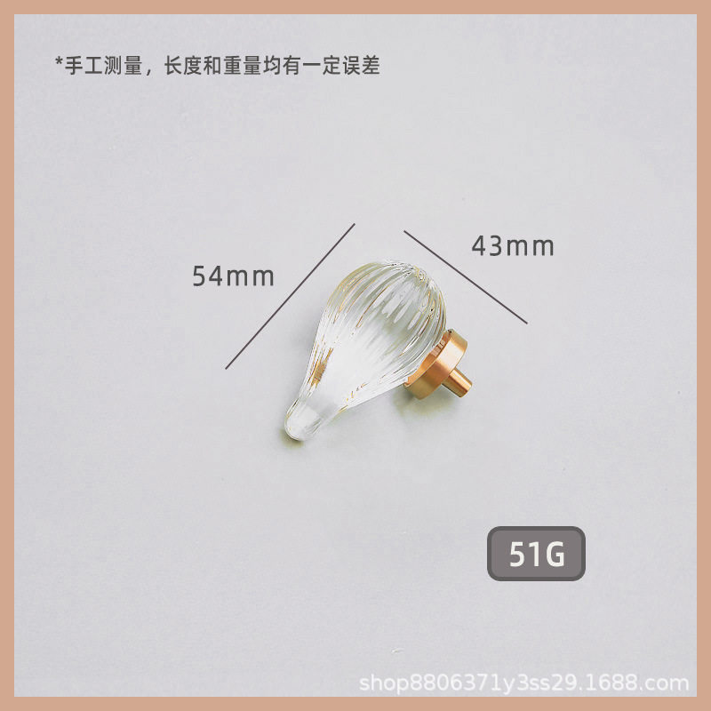 透明なクリスタルの雨粒