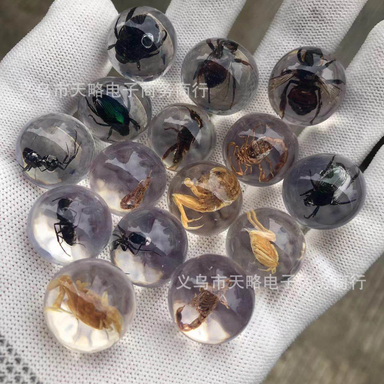 透明で不規則なボール (金を選ばない)