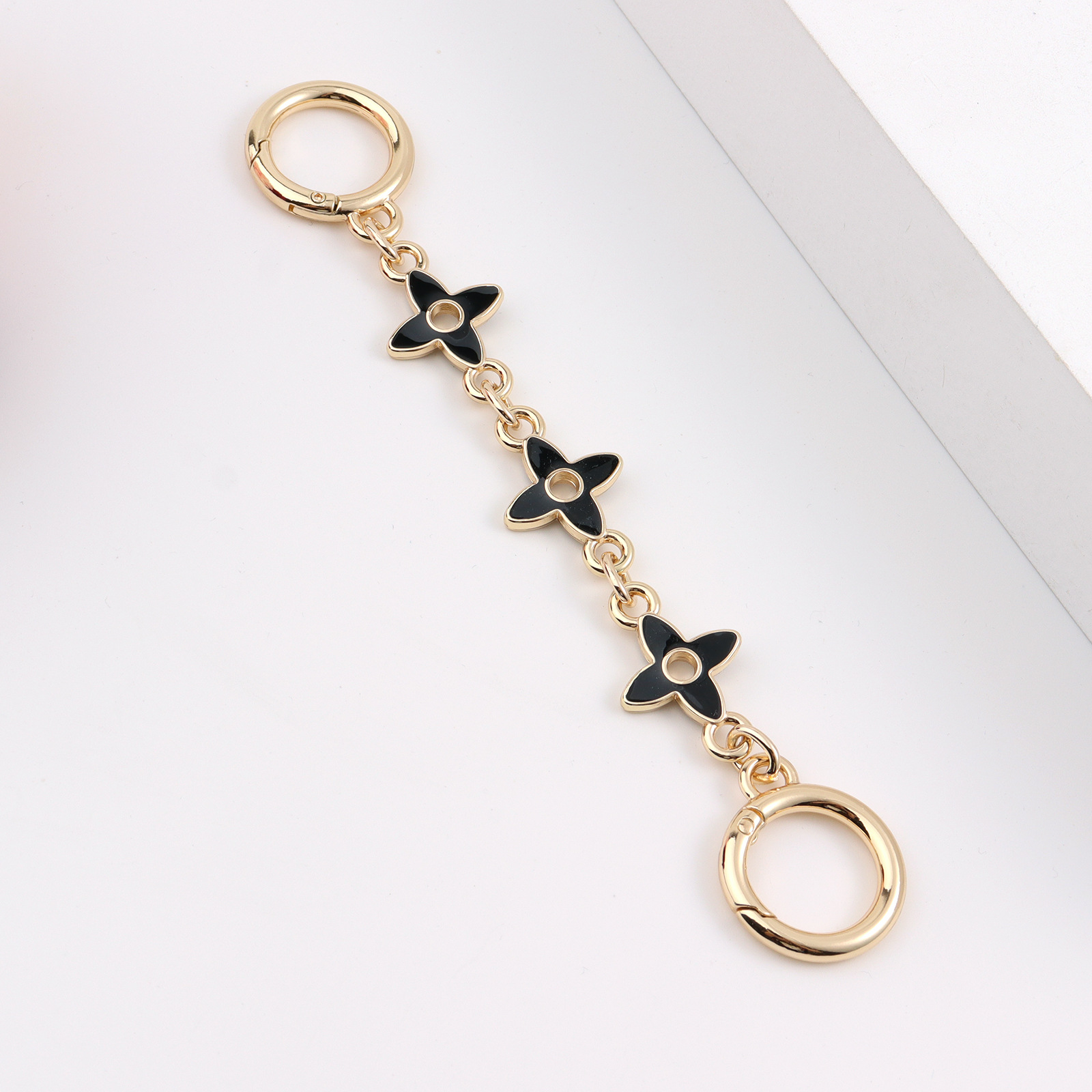黒いクローバーの金