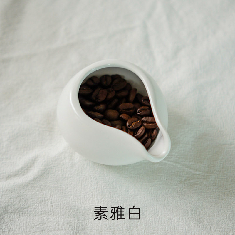 エレガントな白分け計量豆皿