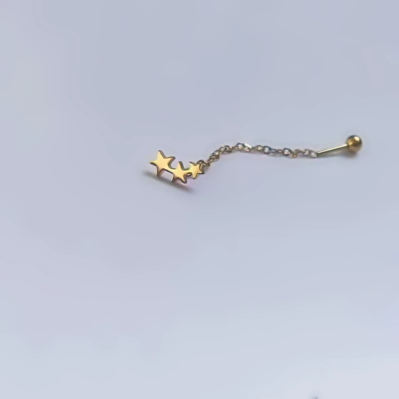 ゴールドの3つ星イヤーワイヤー