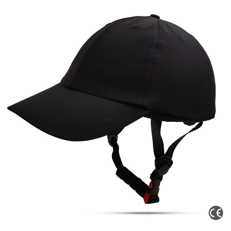 黒のひさし付きキャップ