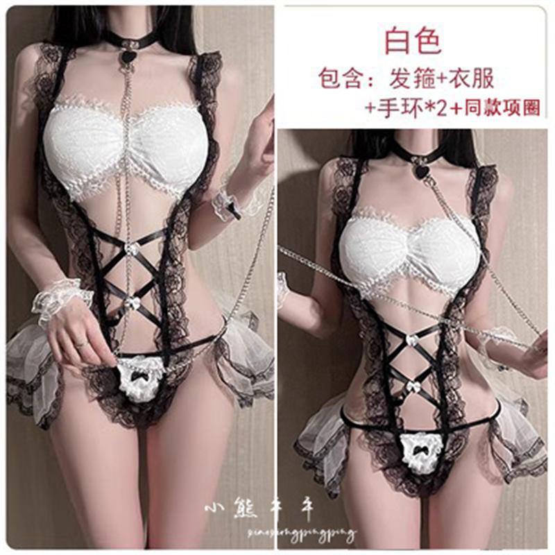 白いスーツ+お揃いの首輪